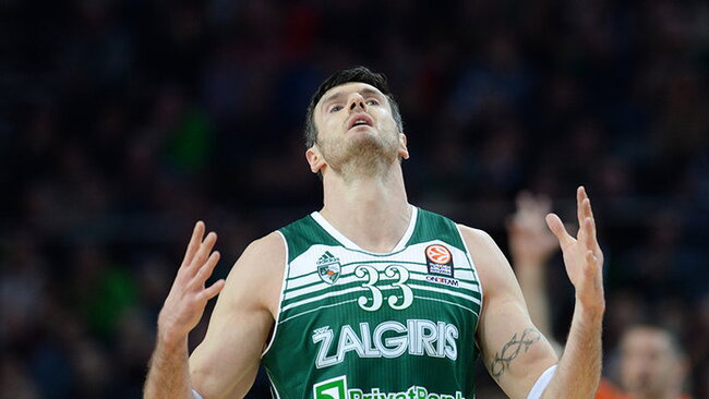 K.Lavrinovičius „Valencia“ komandoje sulaukia mažai trenerio pasitikėjimo (Fotodiena nuotr.)