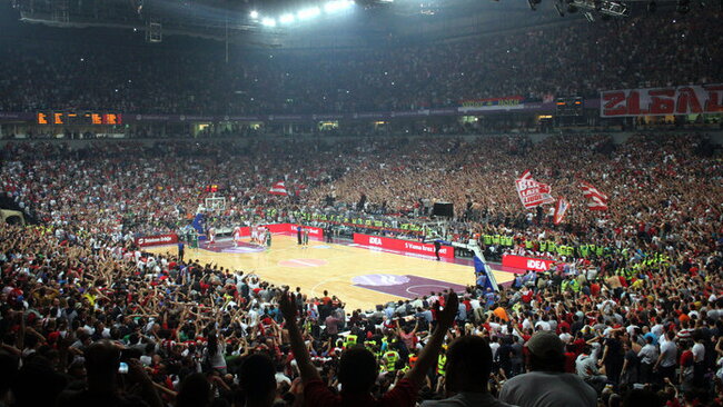 „Kombank“ arena buvo pilnutėlė (Scanpix nuotr.)