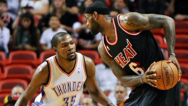 L.Jameso ir K.Duranto dvikova tapo šios NBA nakties puošmena (Scanpix)