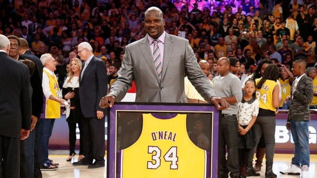 „Lakers“ pagerbė šarmingąjį vidurio puolėją (Scanpix)