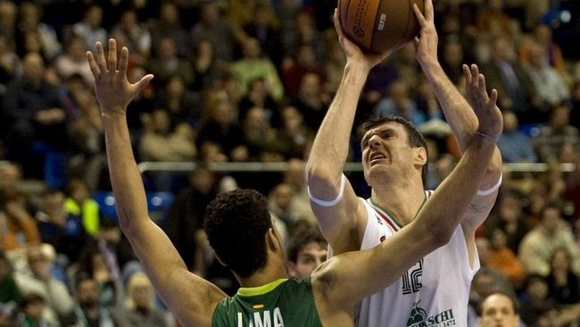 K.Lavrinovičius apie įvykius Sienos klube sužinojo iš laikraščių (Scanpix)