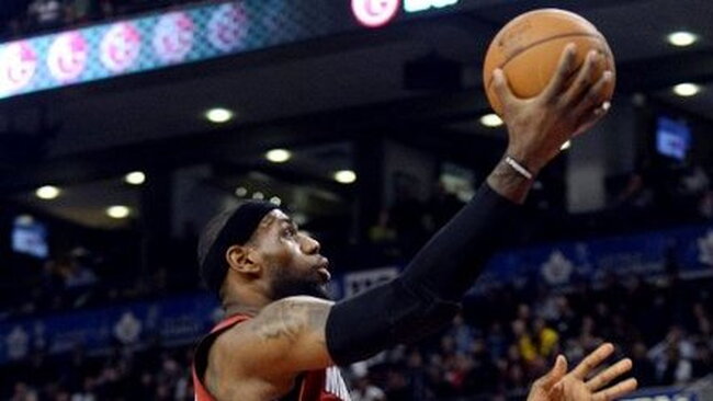 LeBronas nepagailėjo buvusios komandos (Scanpix)