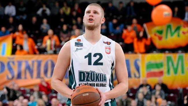 L.Brazdauskis keliasi į labai egzotišką vietovę (Fotodiena.lt)