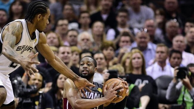 Suvaidinusiam D.Wade'ui tks patuštinti piniginę (Scanpix)