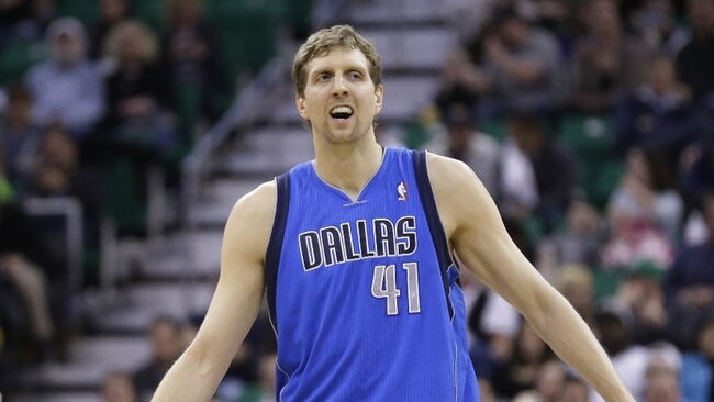 D.Nowitzki labai profesionaliai žiūri į žurnalistų darbą (Scanpix nuotr.)