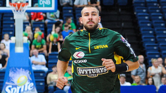 Ar taps J.Valančiūnas geriausiu jaunuoju Europos čempionato žaidėju? (Fotodiena.lt)