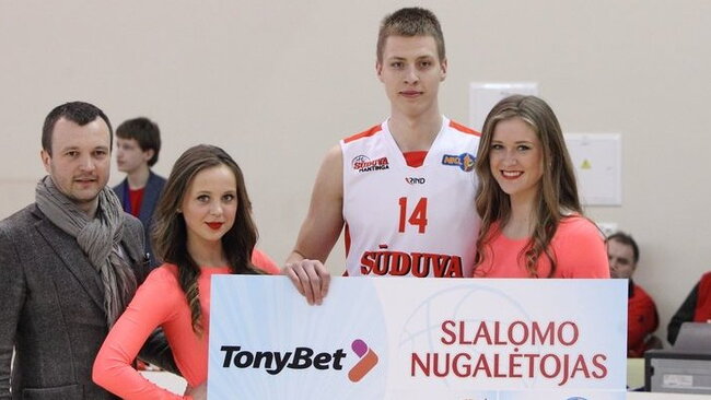 D.Sabeckis finale pranoko E.Serkevičių (NKL nuotr.)