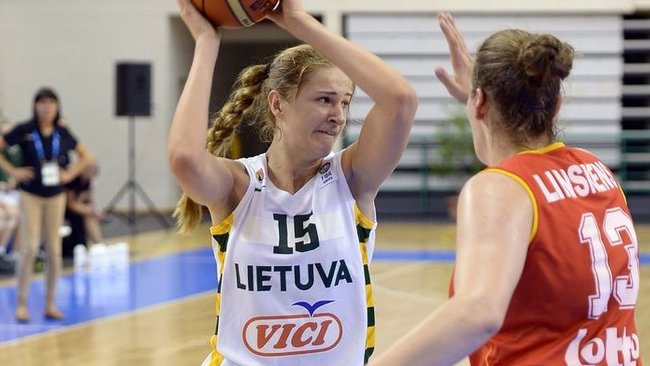 D.Šarauskaitė blokavo net 5 varžovių metimus (FIBA Europe nuotr.)
