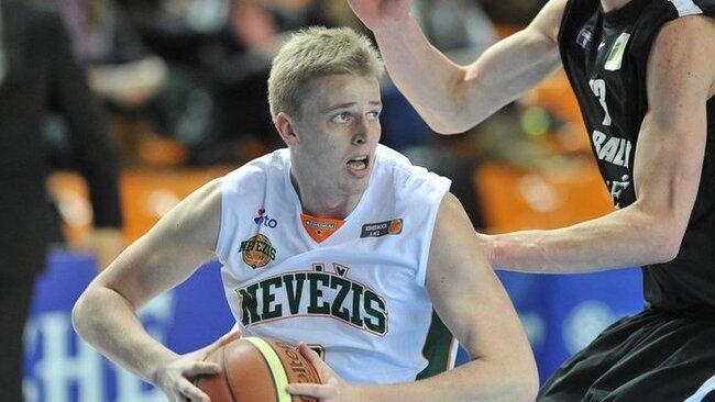 Krepšininkas tampa legionieriumi (Fotodiena.lt nuotr.)