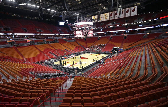 NBA arenoms užsipildžius, didžioji dalis sirgalių nesijaus maloniai (Scanpix nuotr.)