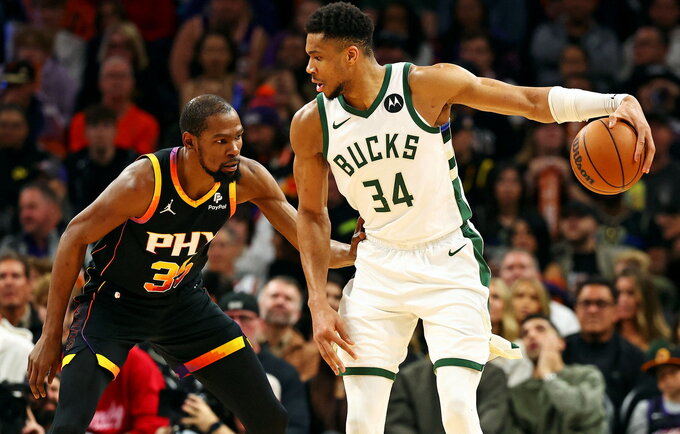 K.Durantas triumfavo akistatoje su G.Antetokounmpo (Scanpix nuotr.)