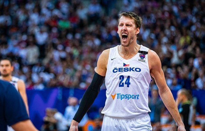 J.Vesely pelnė 16 taškų (FIBA nuotr.)