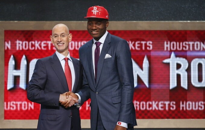 C.Capela semsis patirties NBA Plėtojimosi lygoje (Scanpix nuotr.)