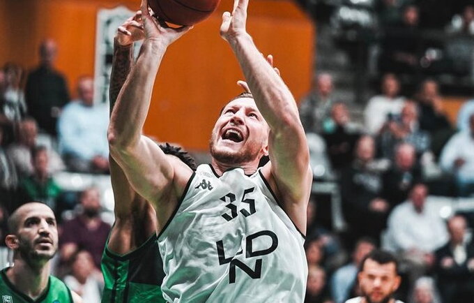 R.Gusčio statistika nebuvo gausi