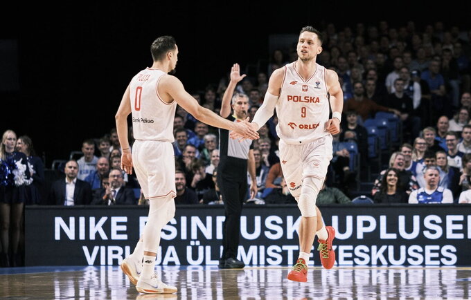 Lenkai pasiekė nelengvą pergalę (FIBA nuotr.)