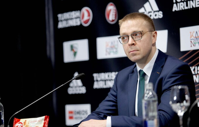 P.Motiejūnas dėkojo S.Skverneliui (BNS nuotr.)