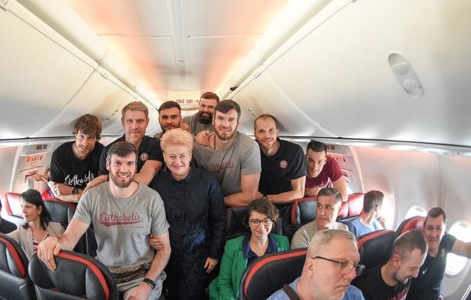 D.Grybauskaitė iš Stambulo grįžo viename lėktuve su LKL vicečempionais (Foto: Robertas Dačkus)