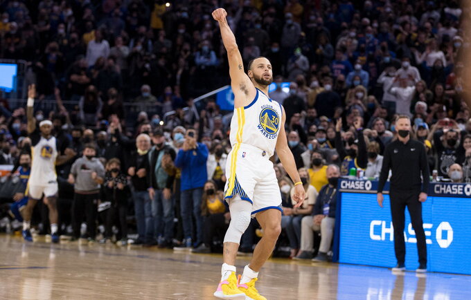 S.Curry pataikė lemiamą metimą (Scanpix nuotr.)