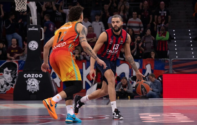 D.Thompsonas taps italu