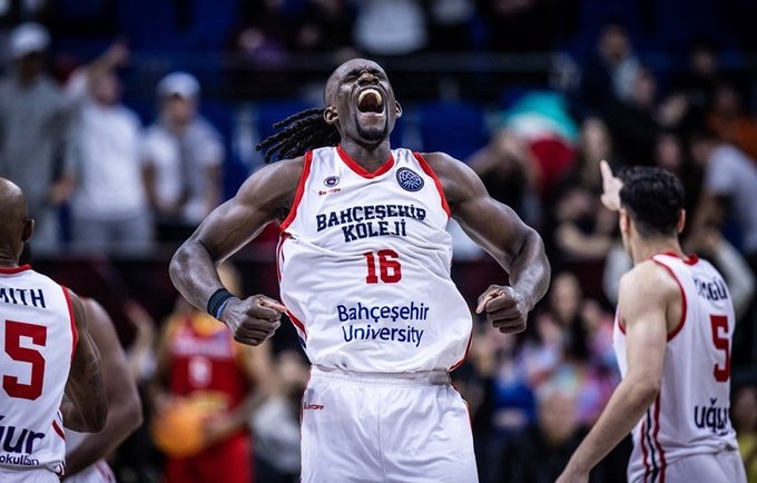 J.Boutsiele vedė į pergalę Stambulo klubą (FIBA Europe nuotr.)