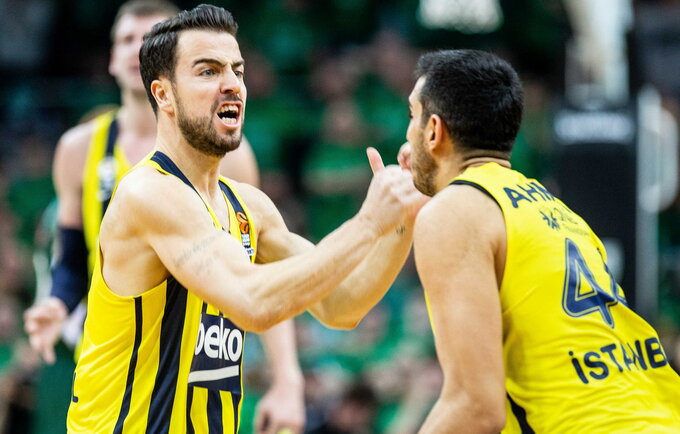 Lemiamu metu iššovęs „Fenerbahče“ kapitonas padėjo komandai finalo serijoje atstatyti pusiausvyrą