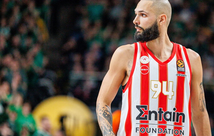 „Olympiacos“ versis be E.Fournier ir K.Papanikolaou (BNS nuotr.)