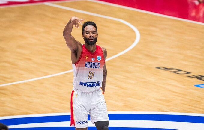 D.J.Fenneris tapo V.Šeškaus auklėtiniu (FIBA nuotr.)