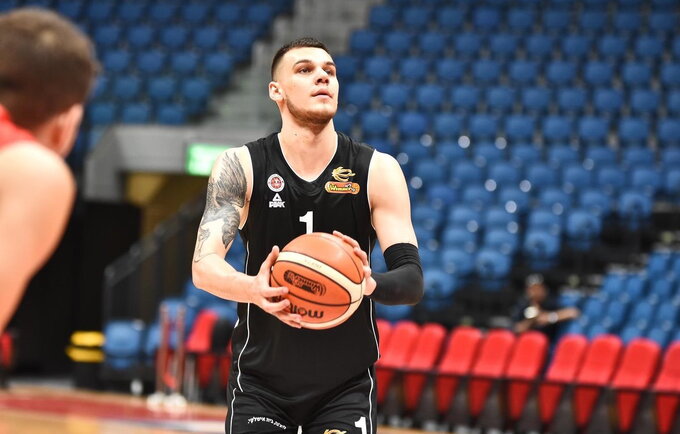 Paskelbtas D.Sirvydžio atlyginimas