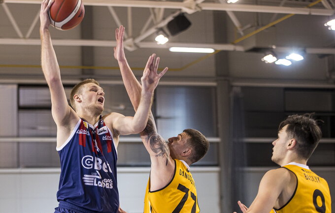 R.Gadiliauskas grįžta į Ispaniją (LKL nuotr.)