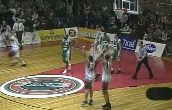 „Lietuvos rytas“ pirmą kartą LKL triumfavo 2000 metais (Youtube.com nuotr.)