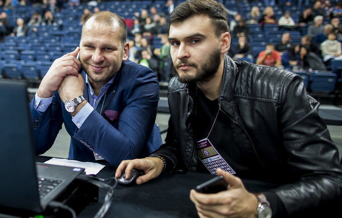 M.Ignatavičius ir R.Mickevičius švenčia pergalę teisme (www.kavolelis.lt)