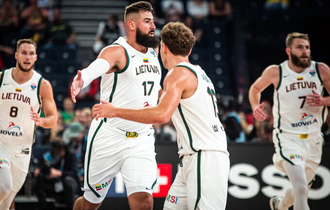J.Valančiūnas septintą kartą išrinktas geriausiu Lietuvos krepšininku (FIBA nuotr.)