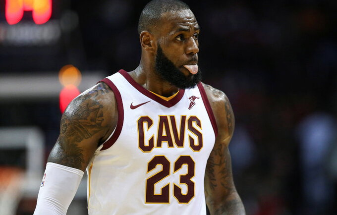 L.Jamesas ir D.Wade'as reikalauja atsakymų (Scanpix nuotr.)