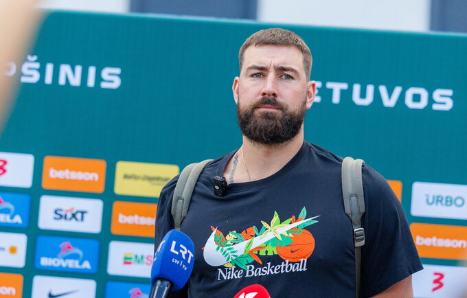 J.Valančiūnas susitarė su Lietuvos čempionais (BNS nuotr.)
