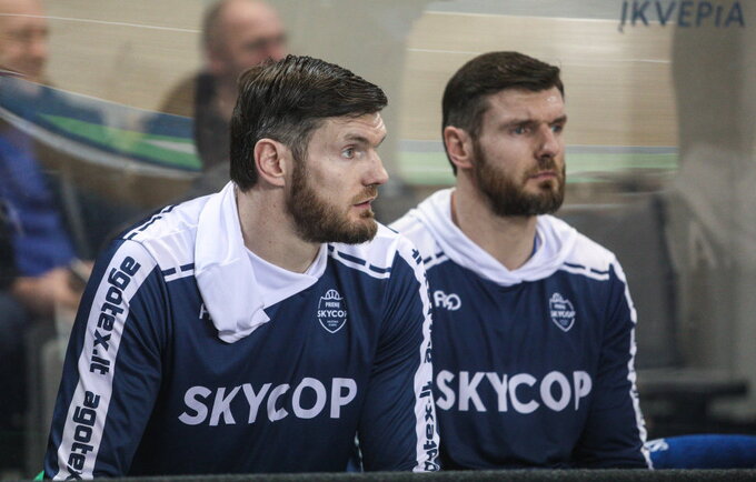 Broliai Lavrinovičiai žais Londone klube (BNS nuotr.)