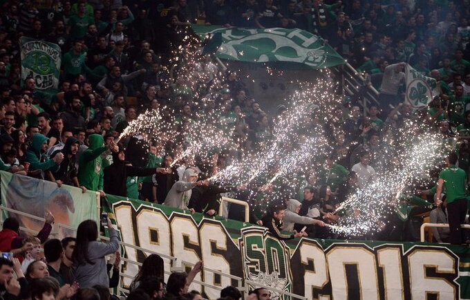 „Panathinaikos“ sirgaliai klubui užtraukė piniginę baudą (Scanpix nuotr.)