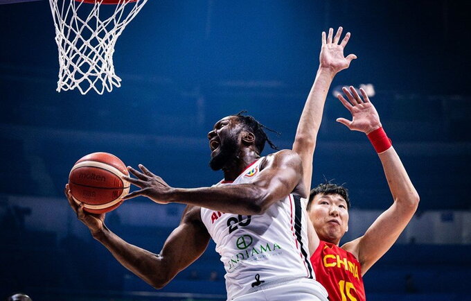 B.Fernando ves Angolą į priekį (FIBA nuotr.)