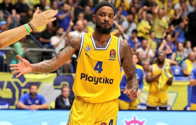 L.Brownas pelnė 10 taškų