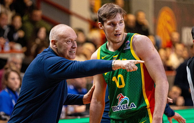 R.Kurtinaitis šįkart neliko patenkintas Ą.Tubeliu (LKF nuotr.)