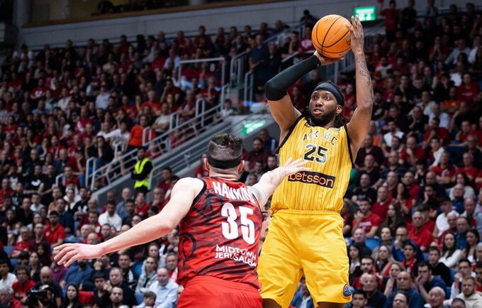 A.Mitchellas domina „Virtus“ klubą (FIBA nuotr.)