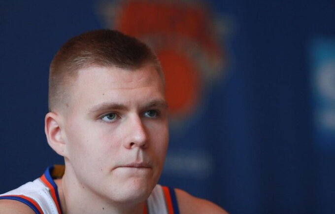 K.Porzingis rungtyniaus su „Adidas“ firmos sportbačiais (Scanpix nuotr.)