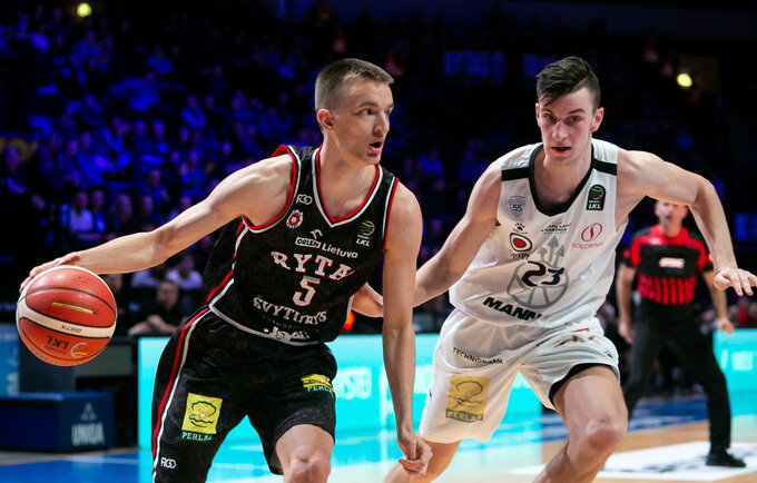 K.Giedraitis keliasi į Pasvalį (BNS nuotr.)