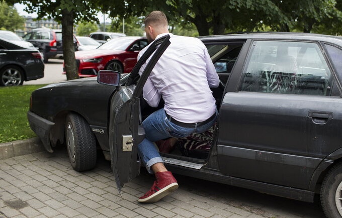 J.Valančiūnas vos išlipo iš „Audi 80“ (www.kavolelis.lt)