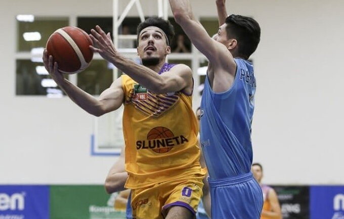 D.J.Hanesas žais NKL