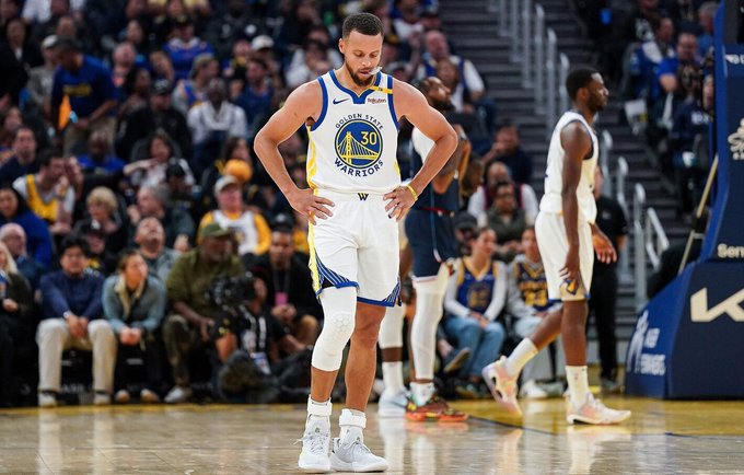S.Curry rungtynes baigė rūbinėje (Scanpix nuotr.)