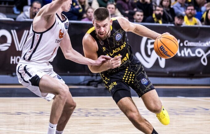 R.Giedraitis prametė visus tritaškius (FIBA nuotr.)