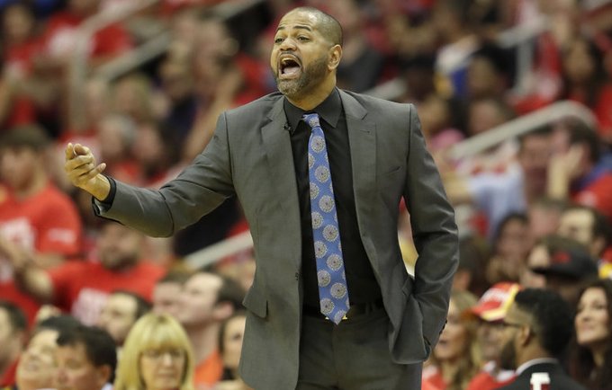J.B.Bickerstaffas kitame sezone Hjustono klubo vyr. treneriu nedirbs (Scanpix nuotr.)