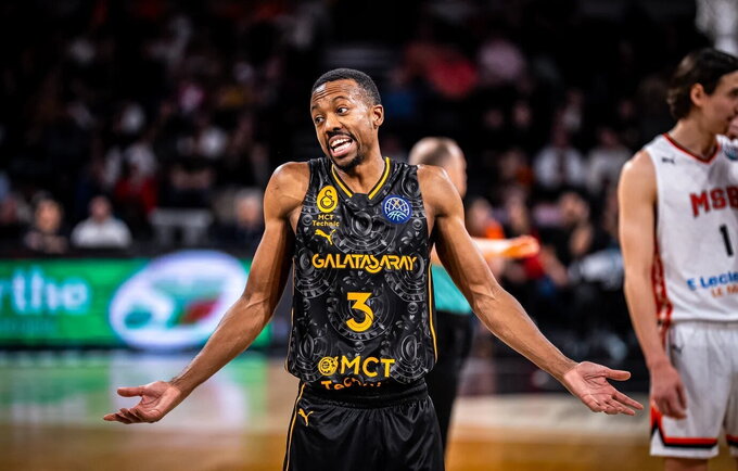 E.McCollumas pataikė svarbius metimus (FIBA nuotr.)