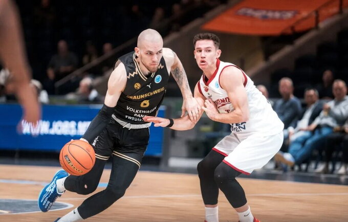A.Velička pelnė 2 taškus (FIBA nuotr.)