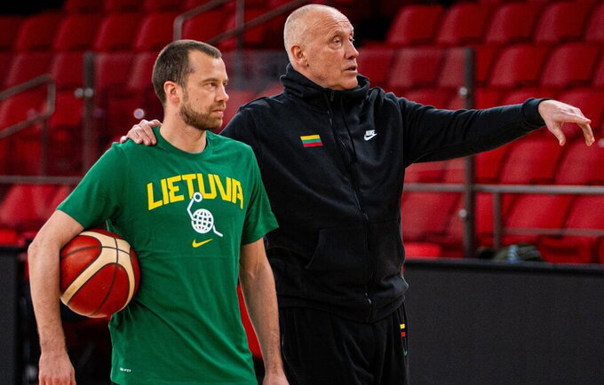 R.Kurtinaitis pradėjo darbus (LKF nuotr.)